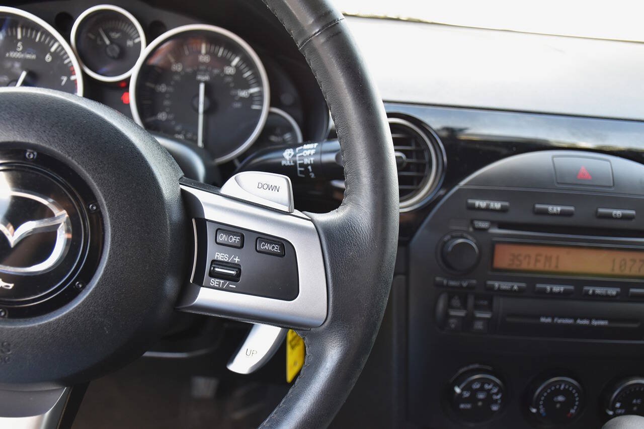 Used 2006 MAZDA MX-5 Miata Touring RWD image 16