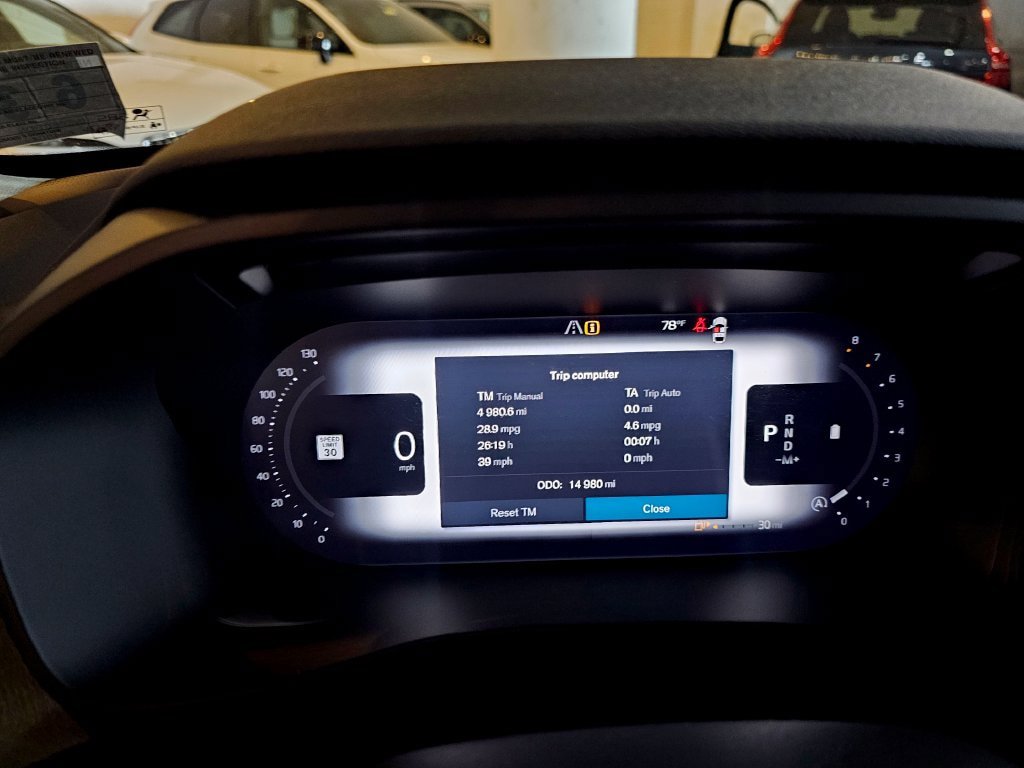 Certified 2025 Volvo XC40 B5 Ultra AWD/4WD image 17