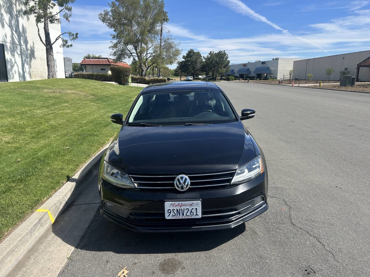 Used 2017 Volkswagen Jetta SEL FWD image 2