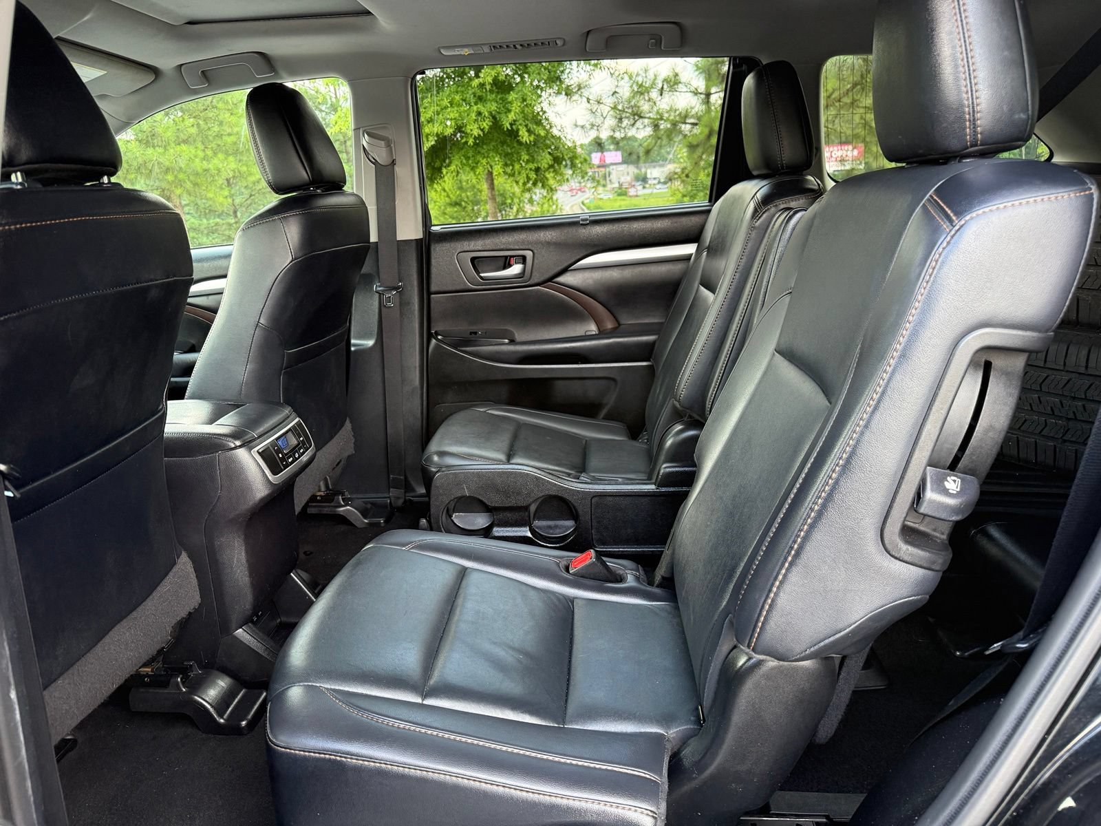 Used 2019 Toyota Highlander XLE AWD/4WD image 39