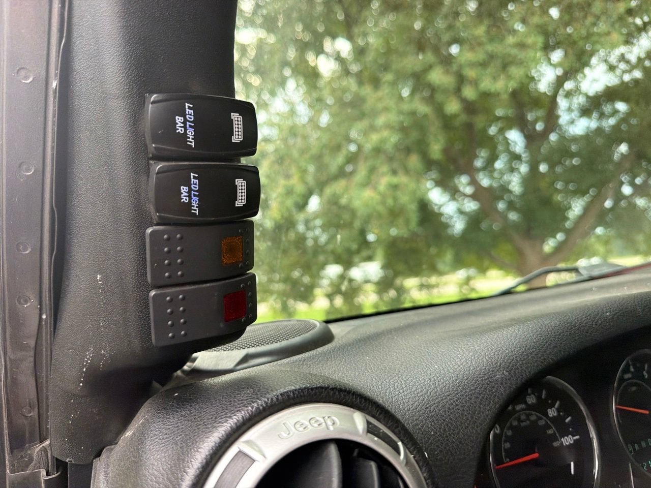 Used 2017 Jeep Wrangler Unlimited Rubicon w/ Cold Weather Group AWD/4WD image 14