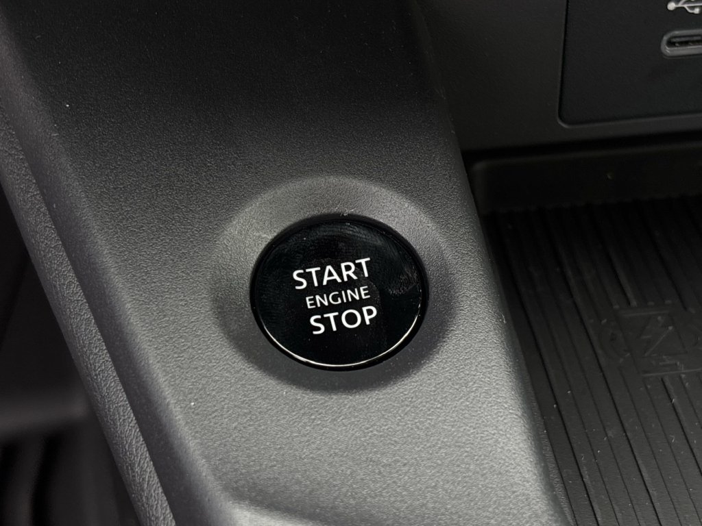 New 2027 Nissan Sentra SR w/ Floor Mat Package FWD image 15