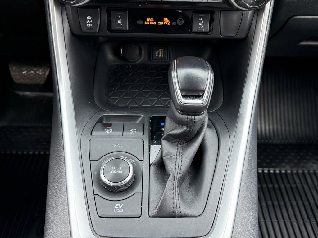 Used 2023 Toyota RAV4 XLE Premium image 21