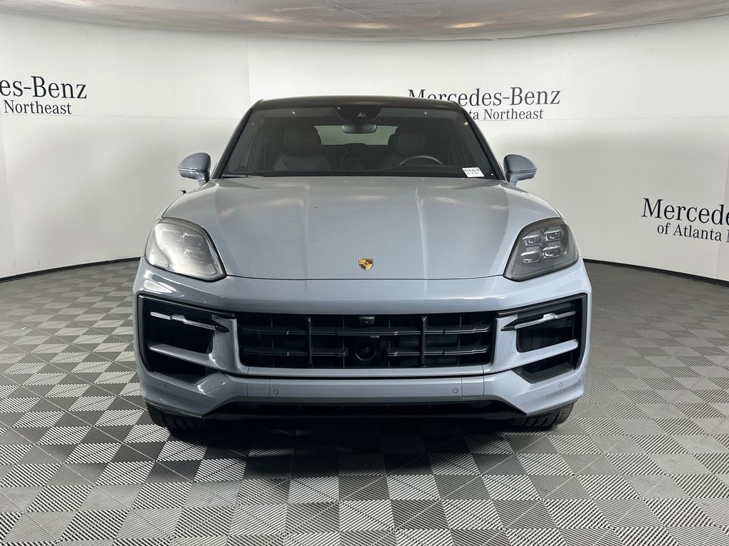 Used 2025 Porsche Cayenne Coupe image 2
