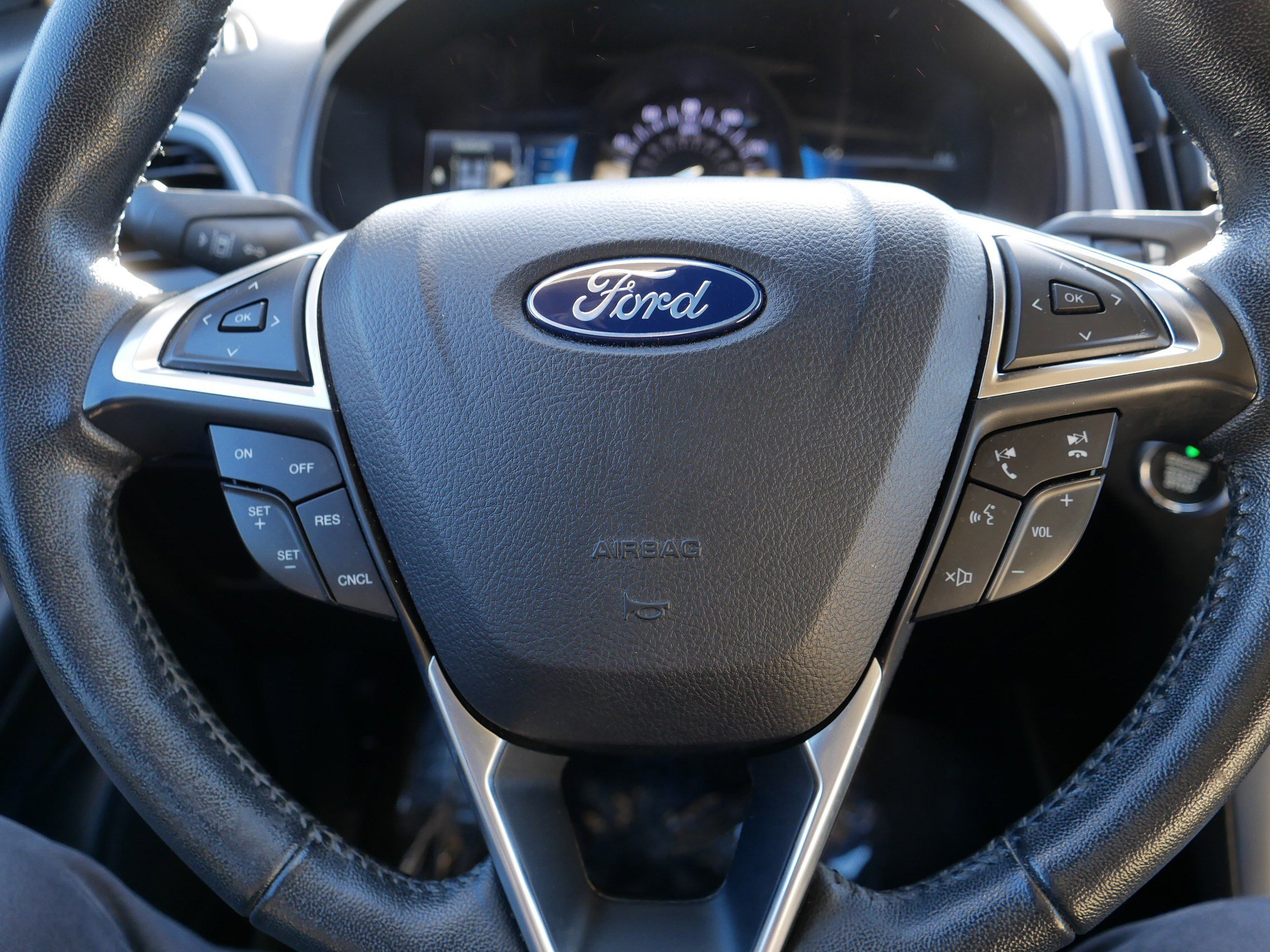 Used 2022 Ford Edge SEL image 25