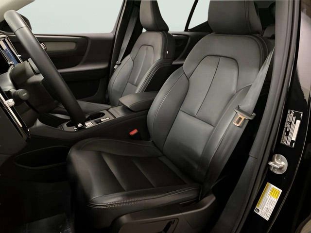 Used 2025 Volvo XC40 B5 Core image 48