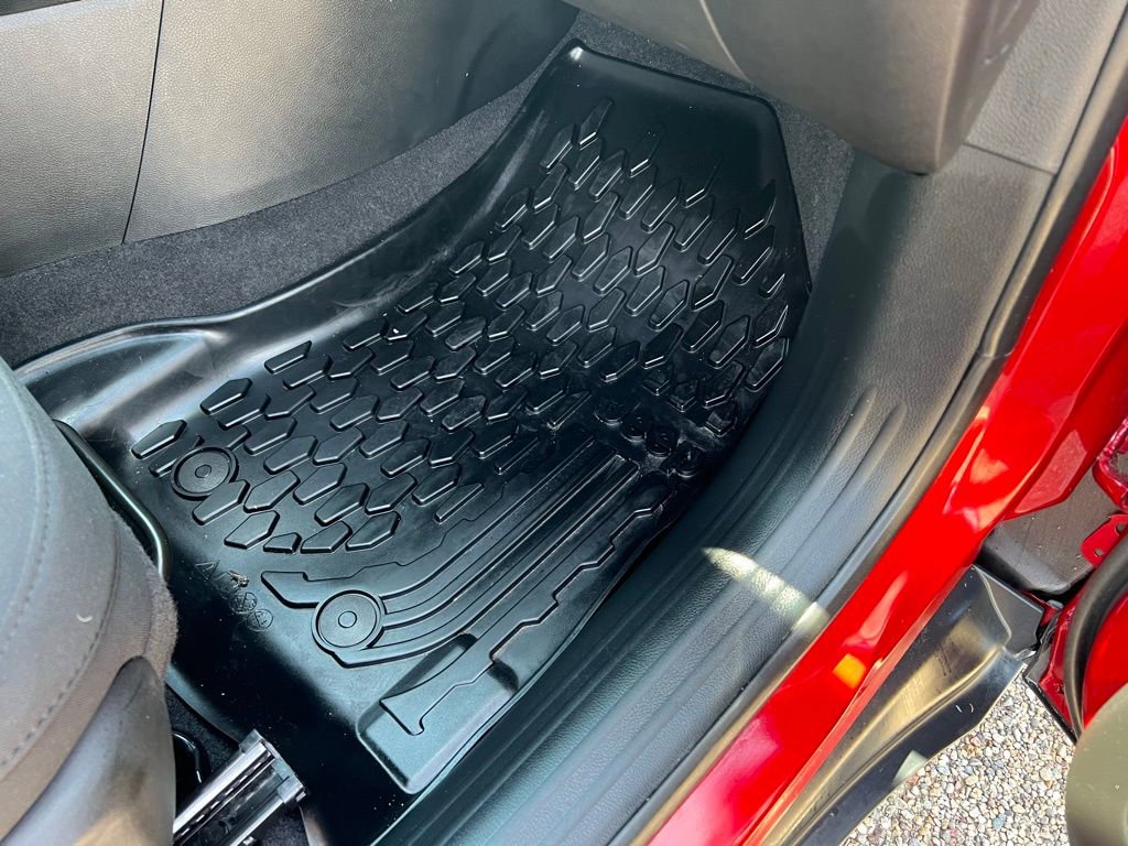 Used 2025 Jeep Compass Sport image 8