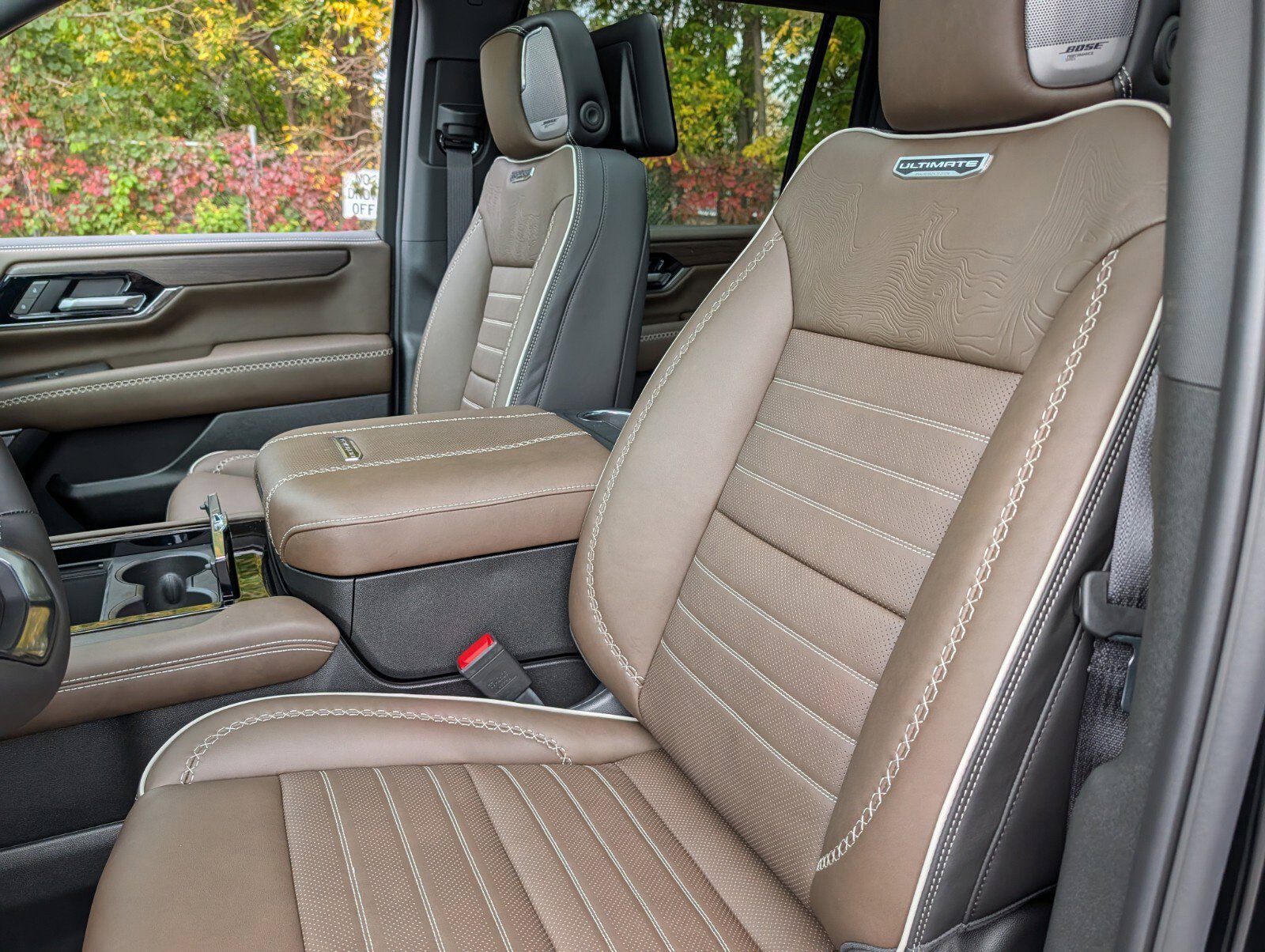 New 2026 GMC Yukon XL Denali Ultimate w/ LPO, Floor Liner Package AWD/4WD image 30