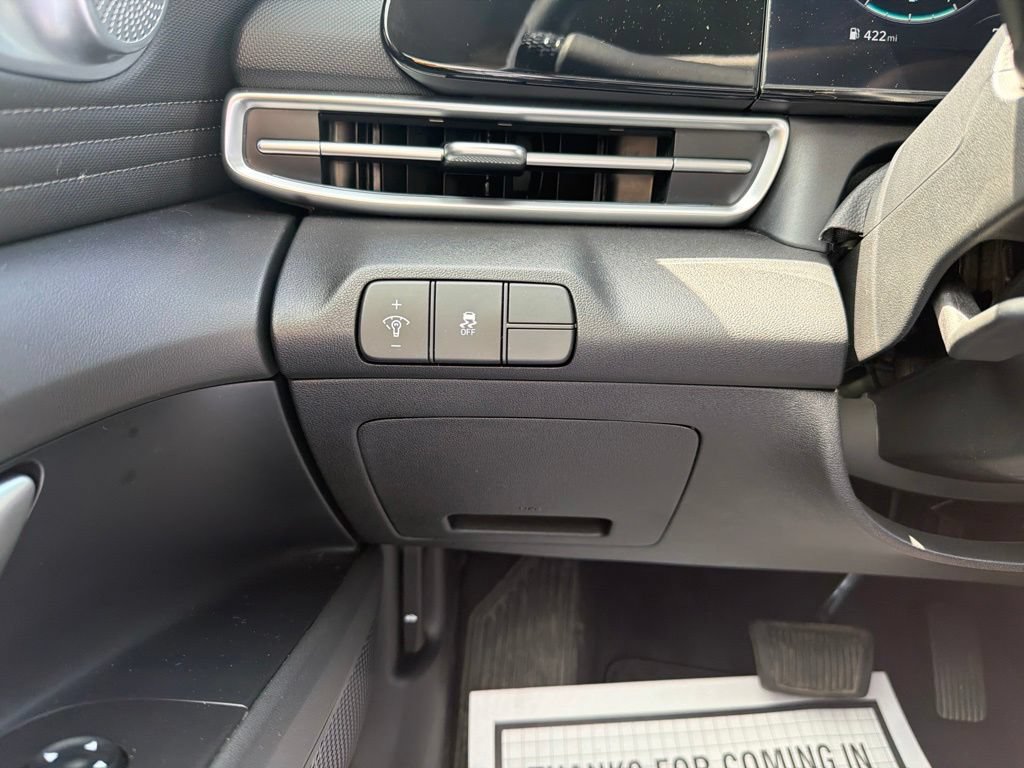 Used 2025 Hyundai Elantra SEL FWD image 30