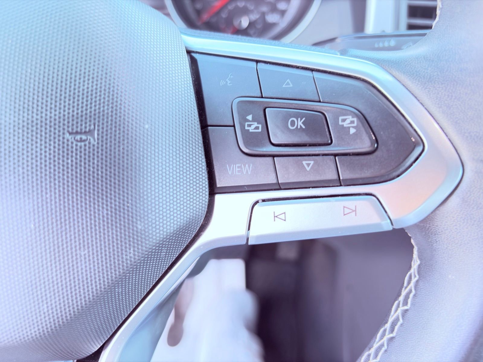 Used 2021 Volkswagen Atlas Cross Sport SE image 18