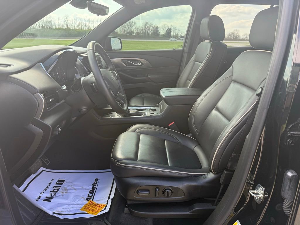 Used 2023 Chevrolet Traverse Premier w/ Redline Edition image 29
