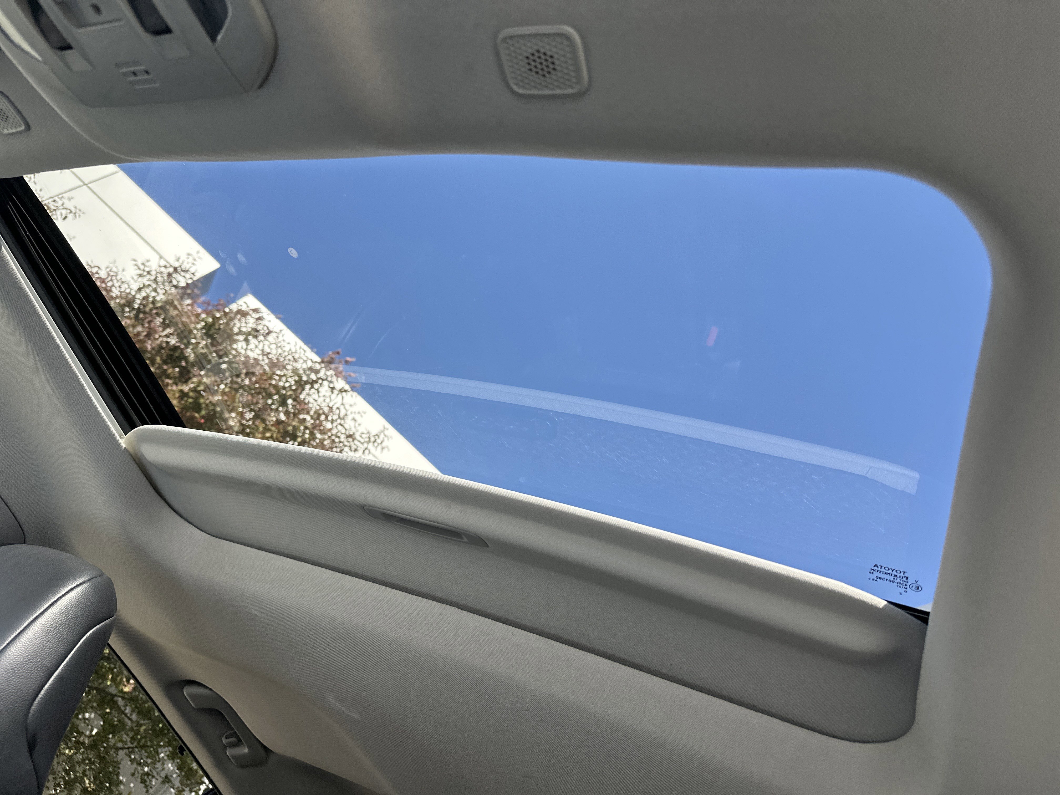 Used 2023 Toyota Highlander XLE AWD/4WD image 39