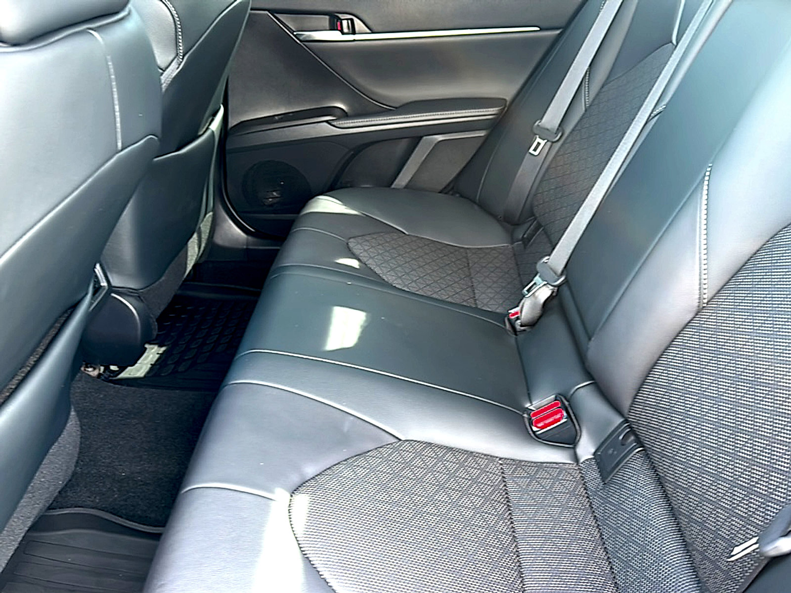 Used 2022 Toyota Camry XSE image 18