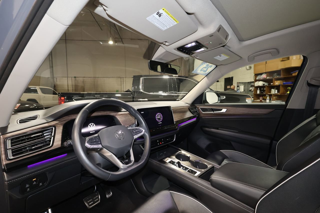 Used 2025 Volkswagen Atlas SEL Premium R-Line image 9