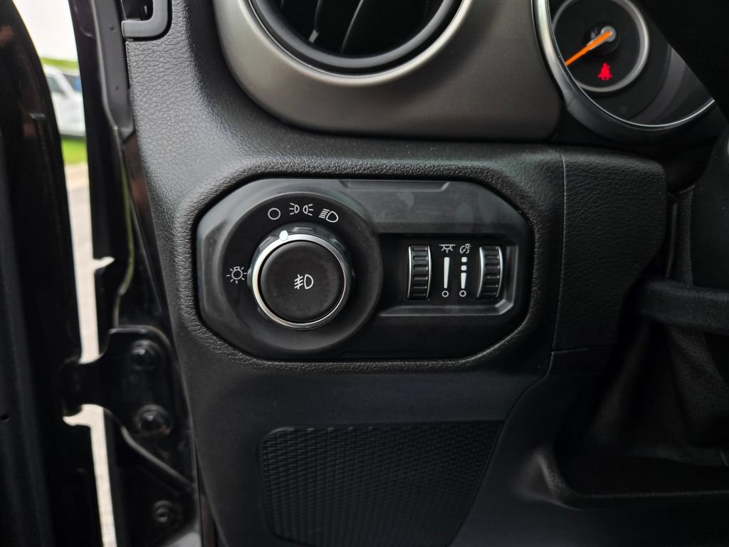 Used 2019 Jeep Wrangler Sport AWD/4WD image 13