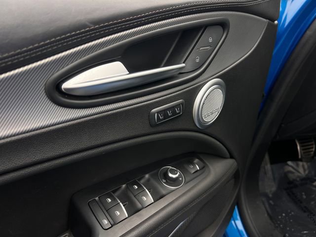 Used 2022 Alfa Romeo Stelvio Veloce AWD/4WD image 11