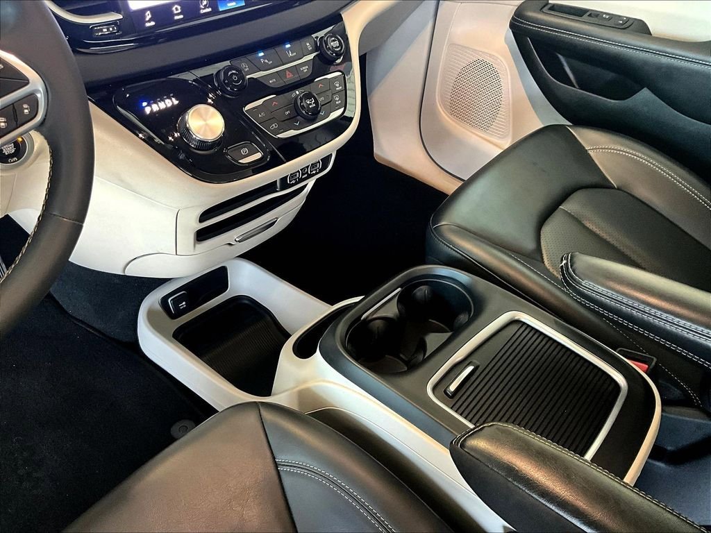 Used 2023 Chrysler Pacifica Touring-L FWD image 21