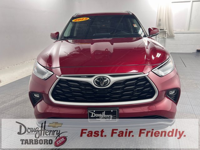 Used 2022 Toyota Highlander XLE image 2