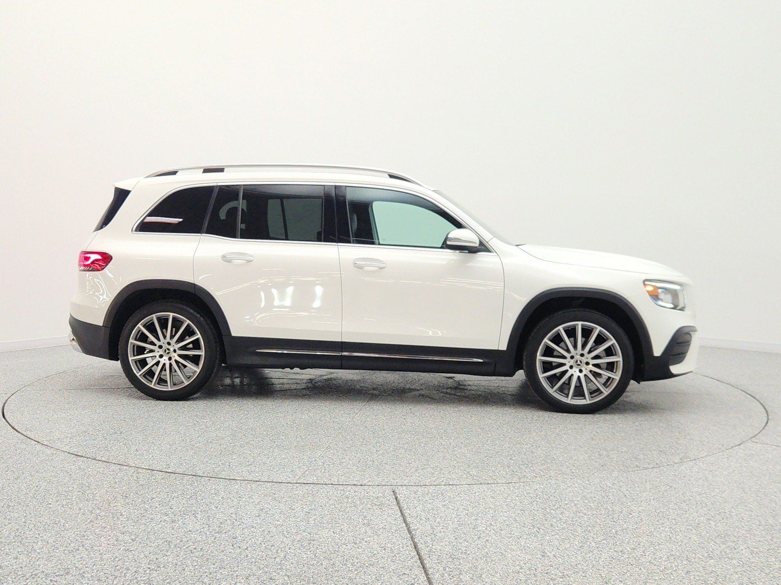 Used 2022 Mercedes-Benz GLB 250 image 4