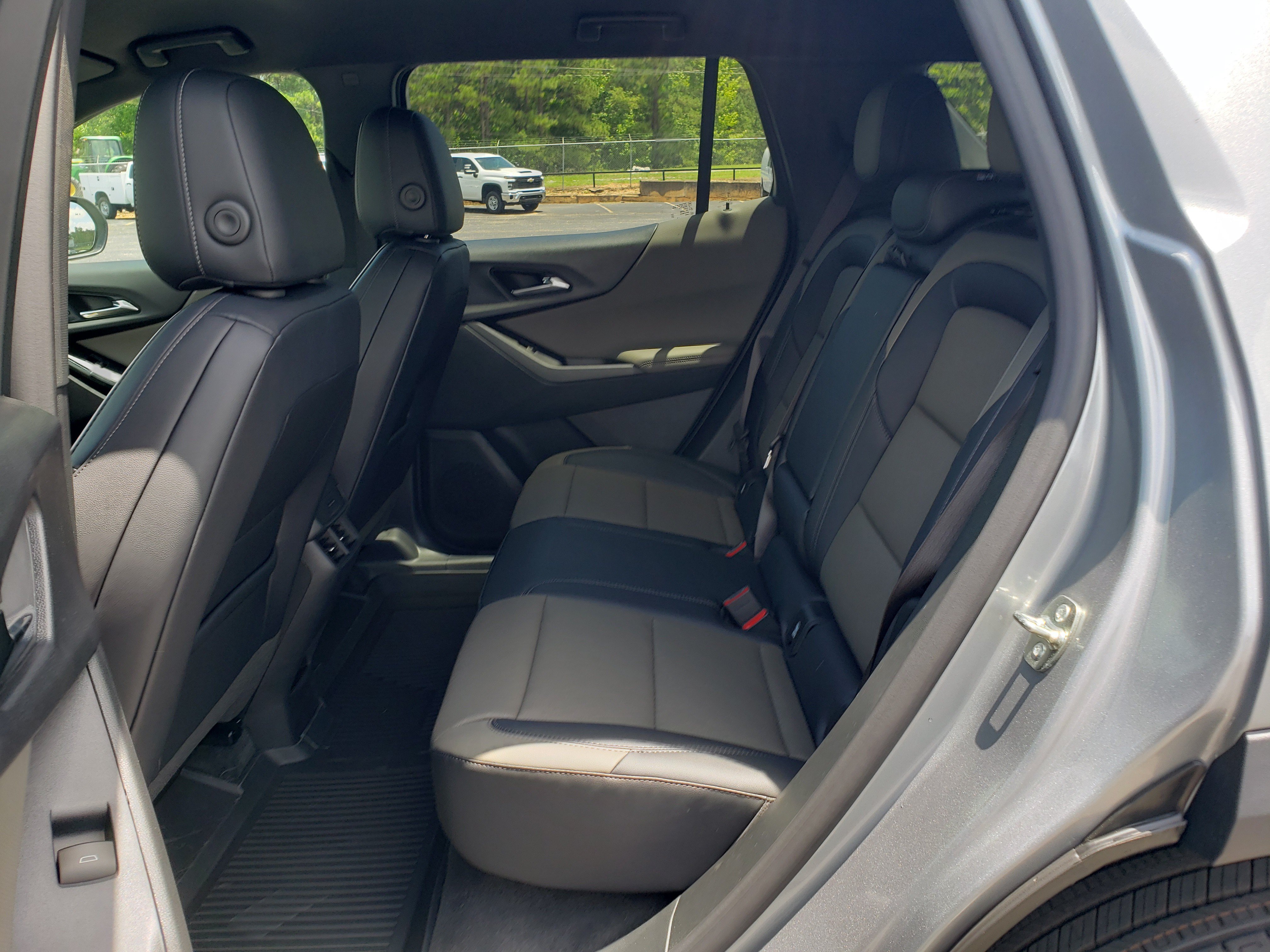 New 2026 Chevrolet Equinox LT w/ Convenience Package II FWD image 28