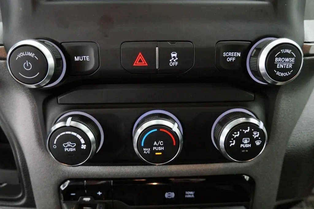 Used 2024 RAM 3500 Tradesman w/ Chrome Appearance Group image 30