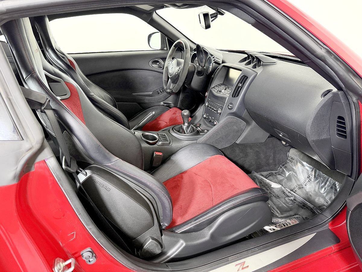 Used 2016 Nissan 370Z NISMO RWD image 40