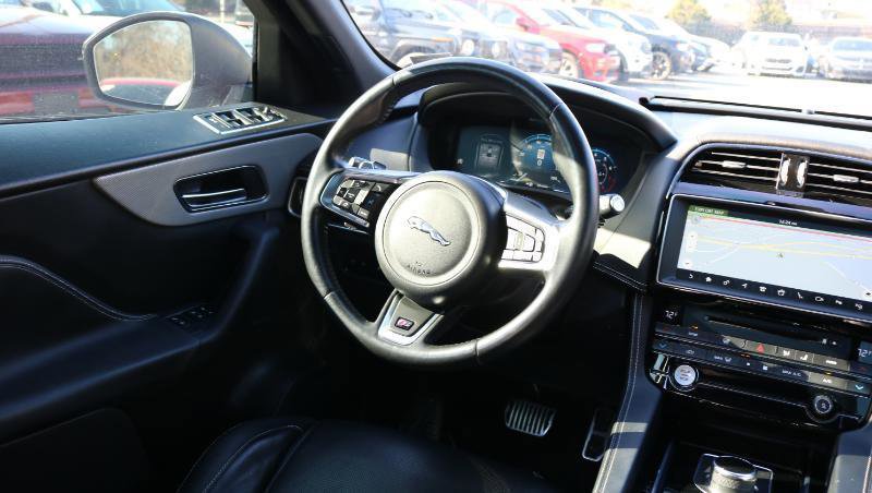Used 2018 Jaguar F-PACE S image 24