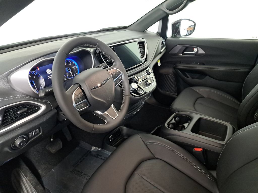 New 2026 Chrysler Pacifica Select image 10
