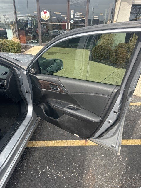 Used 2017 Honda Accord Touring image 17