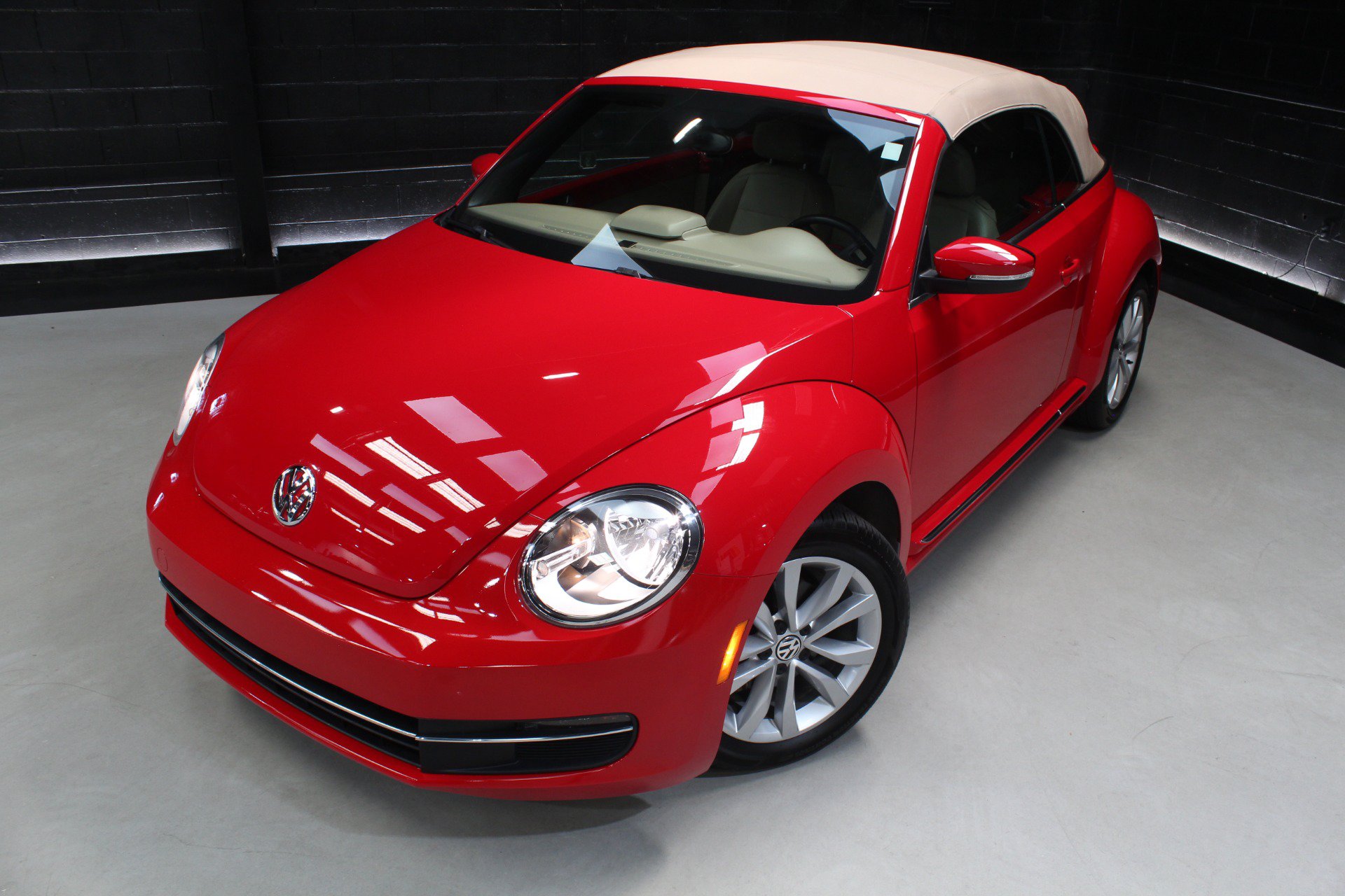 Used 2014 Volkswagen Beetle TDI FWD image 8