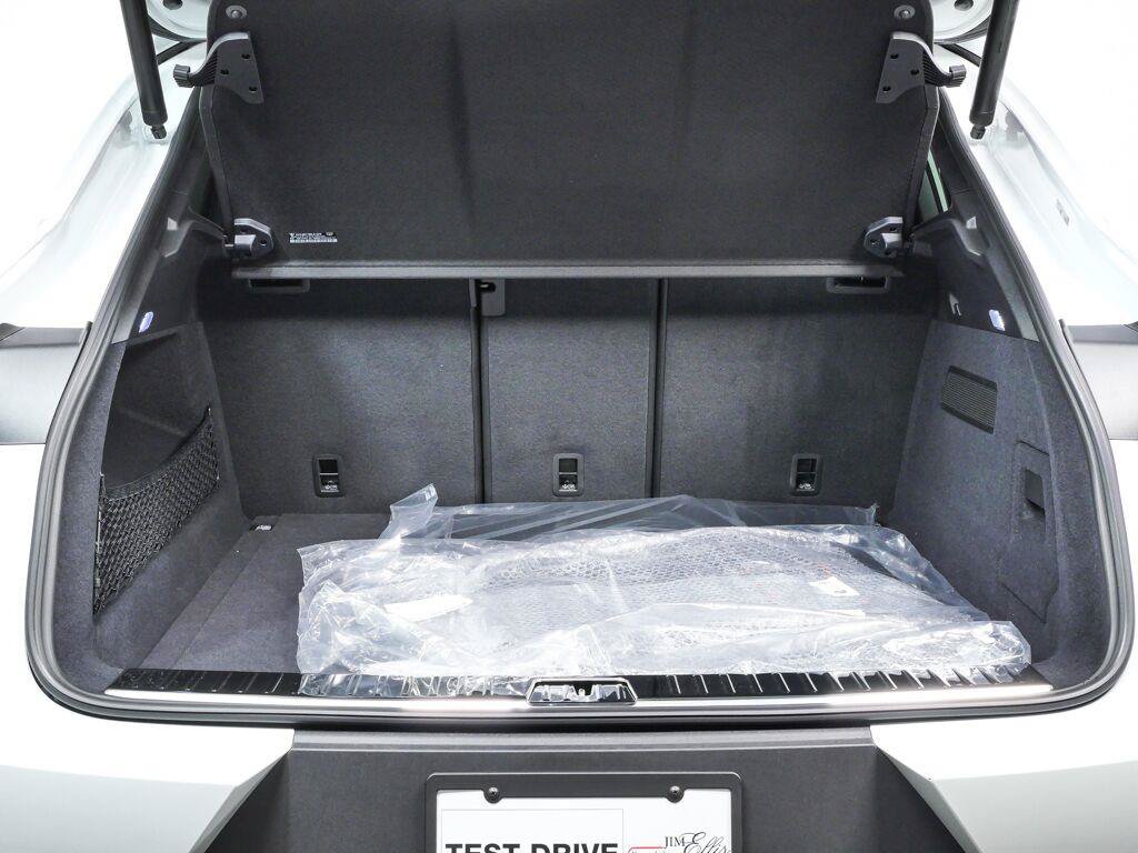 New 2026 Porsche Cayenne Coupe AWD/4WD image 32