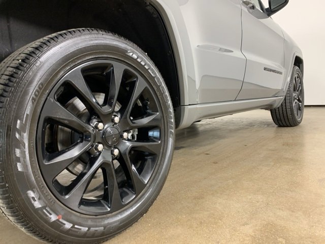 Used 2021 Jeep Grand Cherokee Laredo X image 9