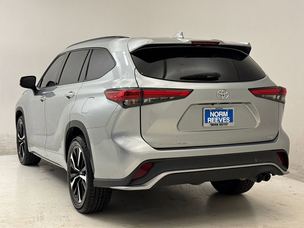 Used 2021 Toyota Highlander XSE FWD image 7