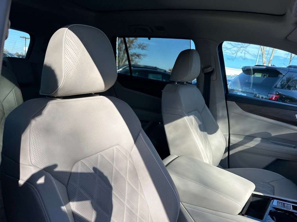 Used 2025 Volkswagen Atlas SEL Premium R-Line image 52