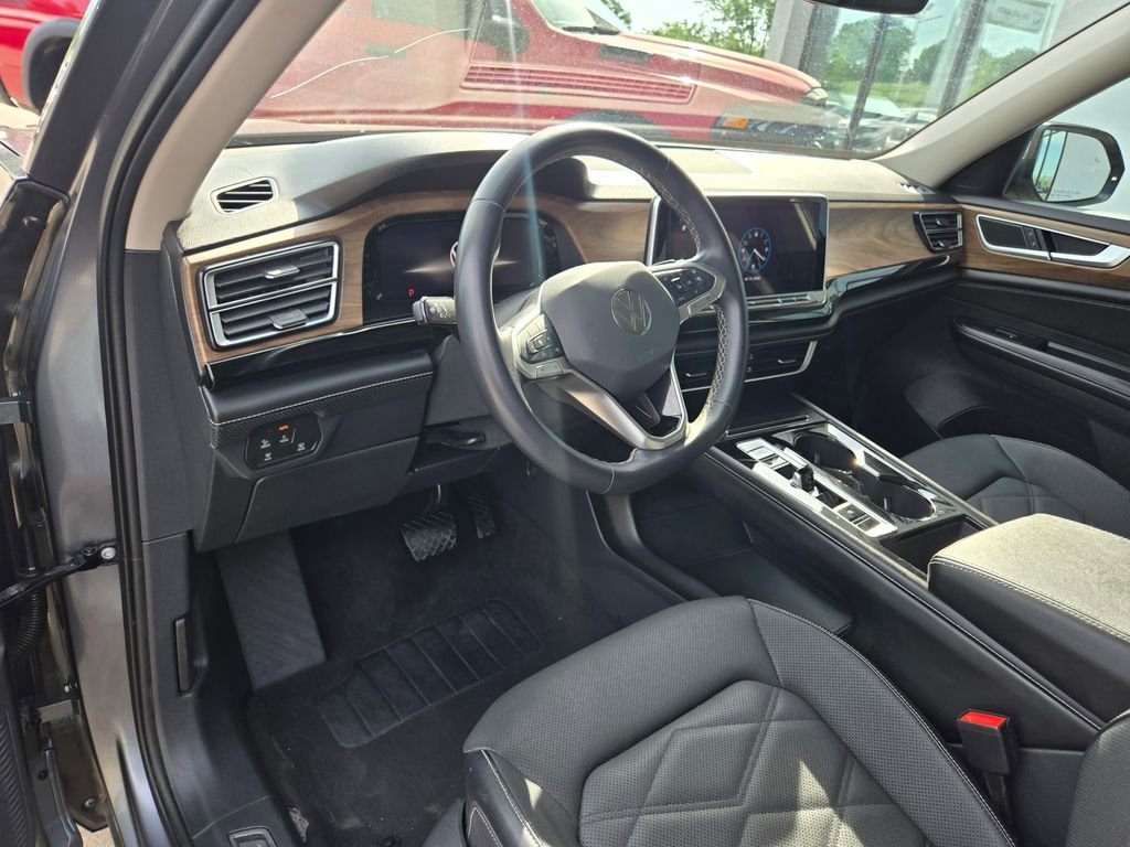 Used 2024 Volkswagen Atlas SE AWD/4WD image 36