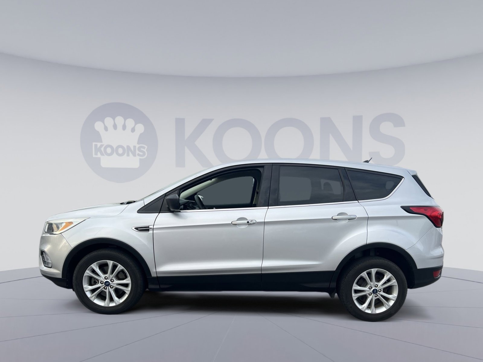 Used 2019 Ford Escape SE image 2