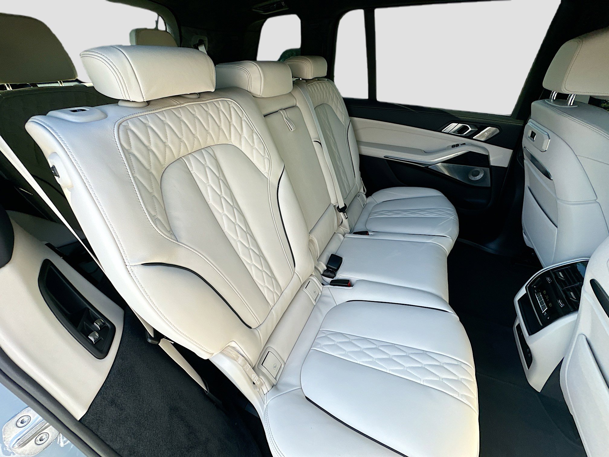 New 2026 BMW X7 M60i image 23