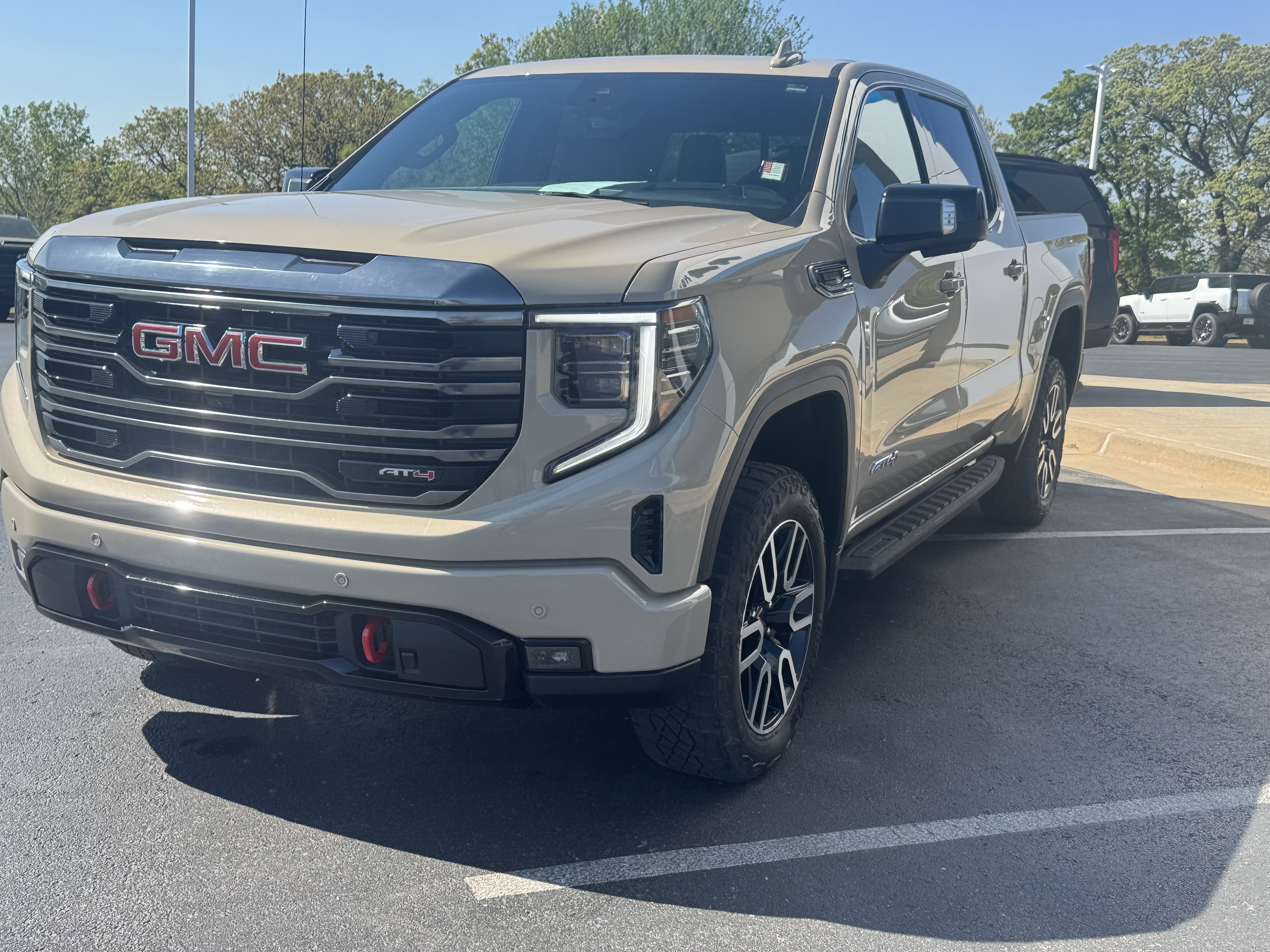 Used 2022 GMC Sierra 1500 AT4 w/ AT4 Premium Package AWD/4WD image 2