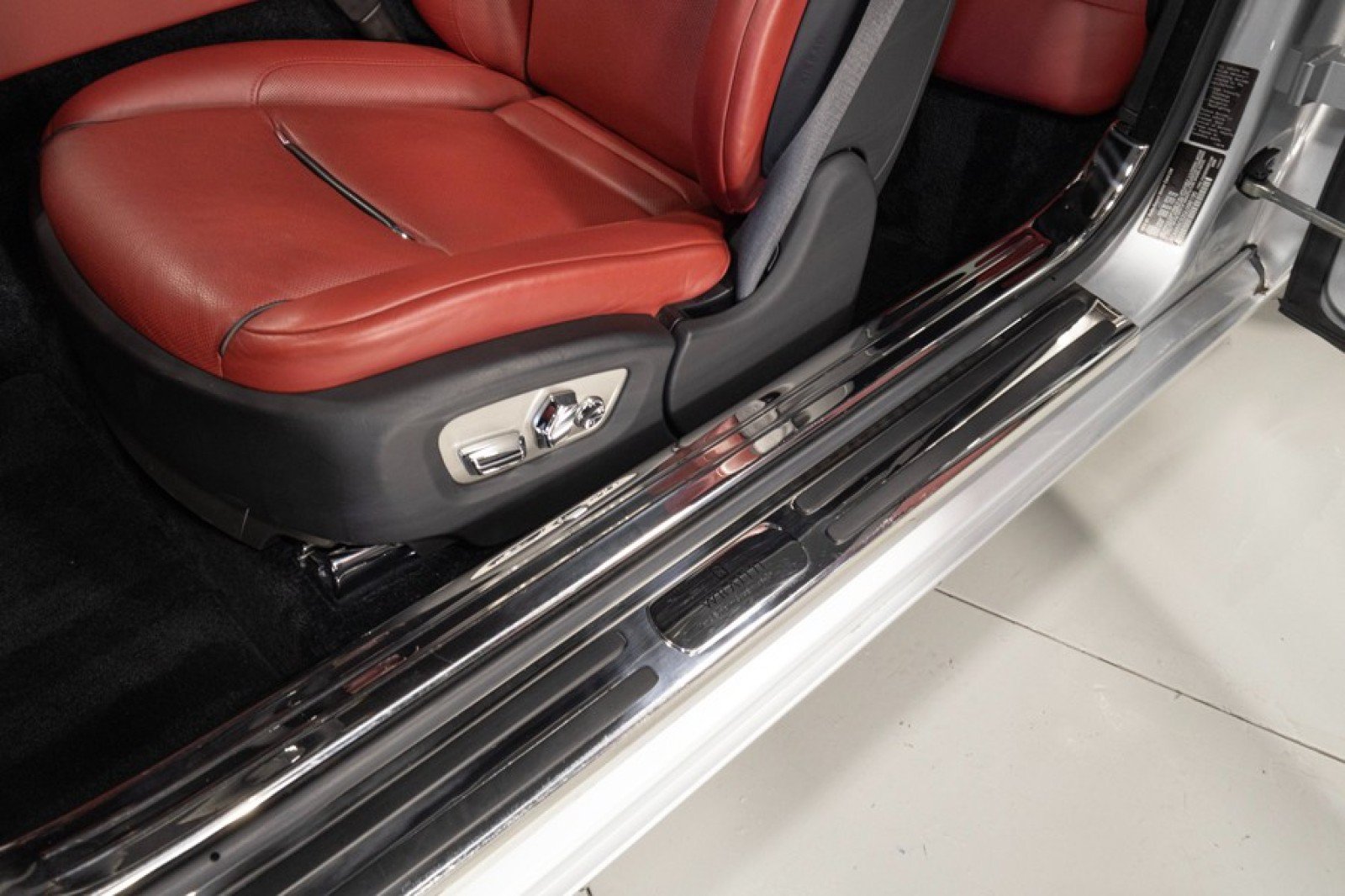 Used 2016 Rolls-Royce Wraith RWD image 40