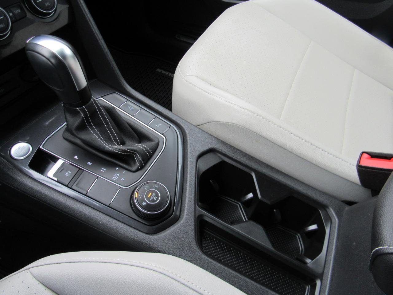 Used 2021 Volkswagen Tiguan SE R-Line image 9