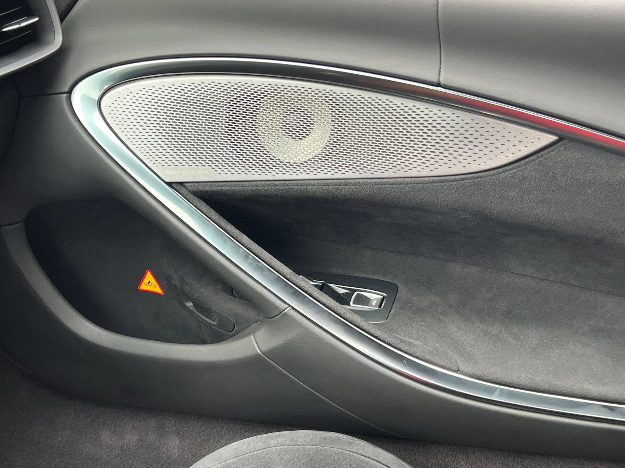 Used 2023 McLaren Artura RWD image 33