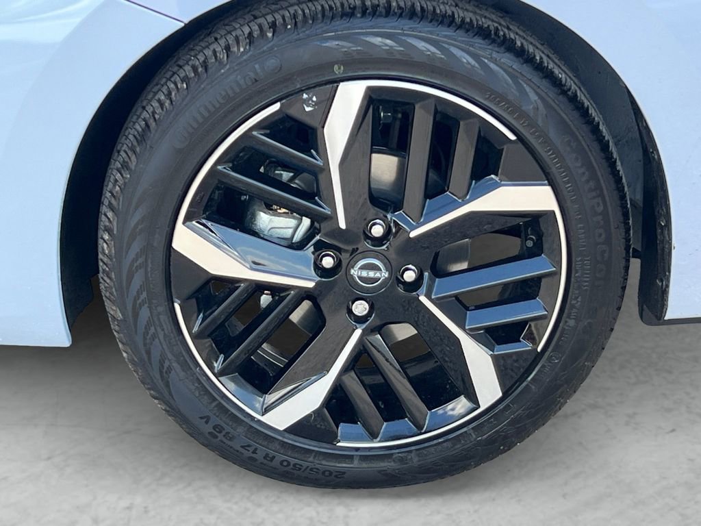 New 2025 Nissan Versa SR FWD image 23