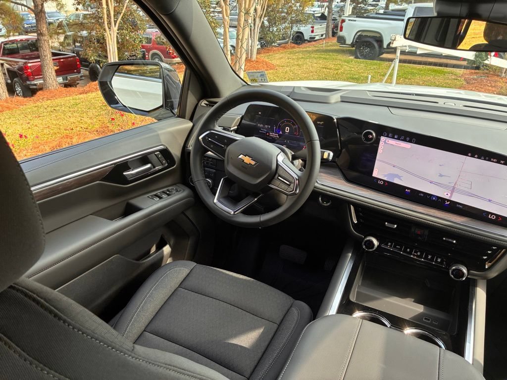 New 2026 Chevrolet Suburban LS w/ LPO, Dark Essentials Package RWD image 17