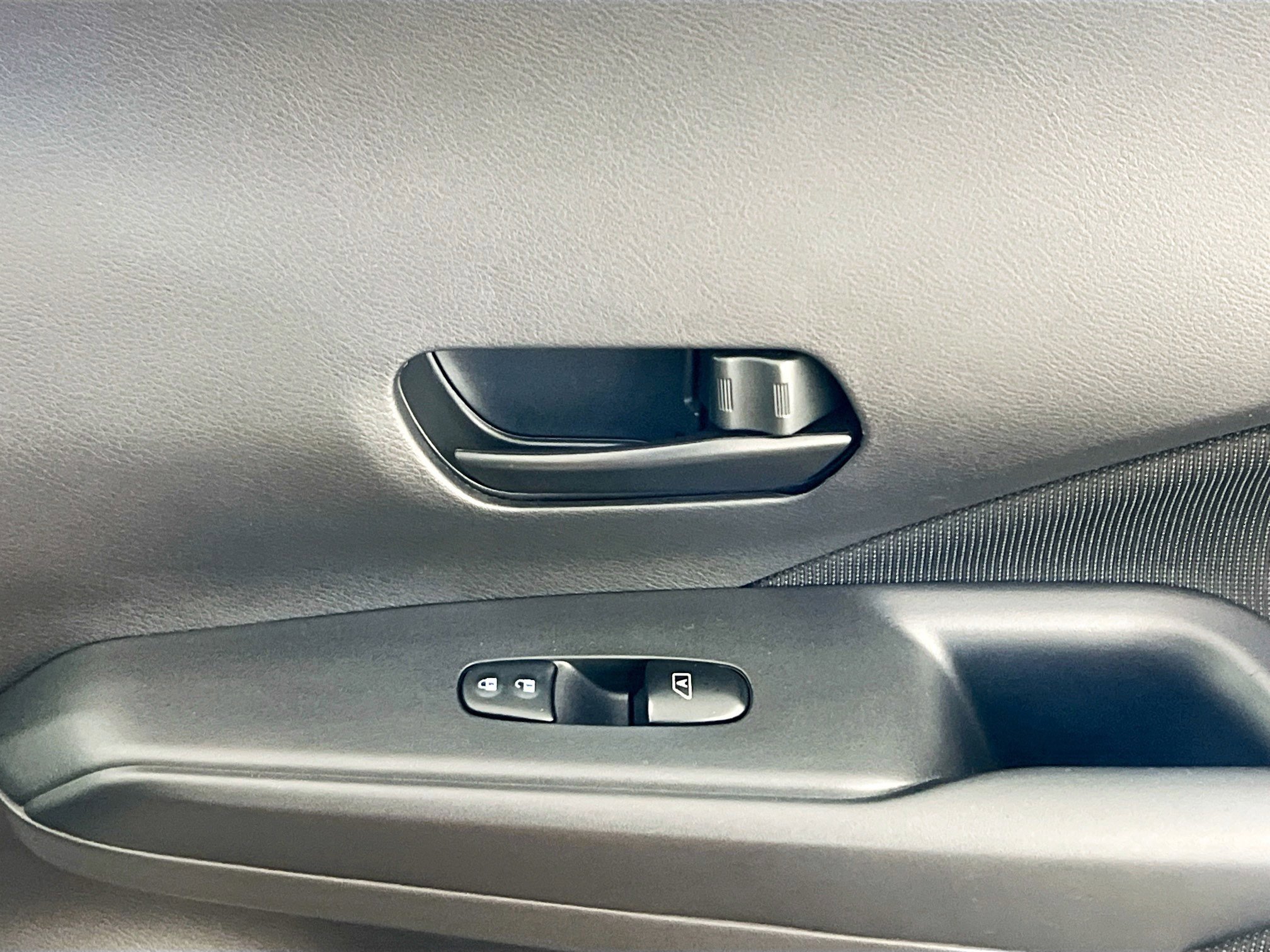 Used 2024 Nissan Kicks S image 31