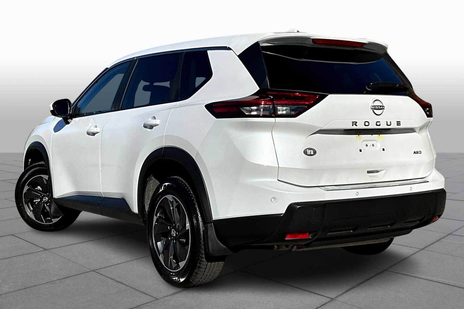 Used 2025 Nissan Rogue SV image 11