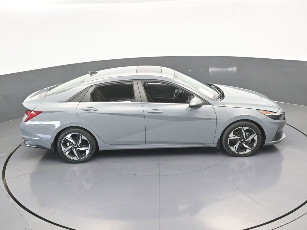 Used 2022 Hyundai Elantra SEL w/ Convenience + Premium Package FWD image 48
