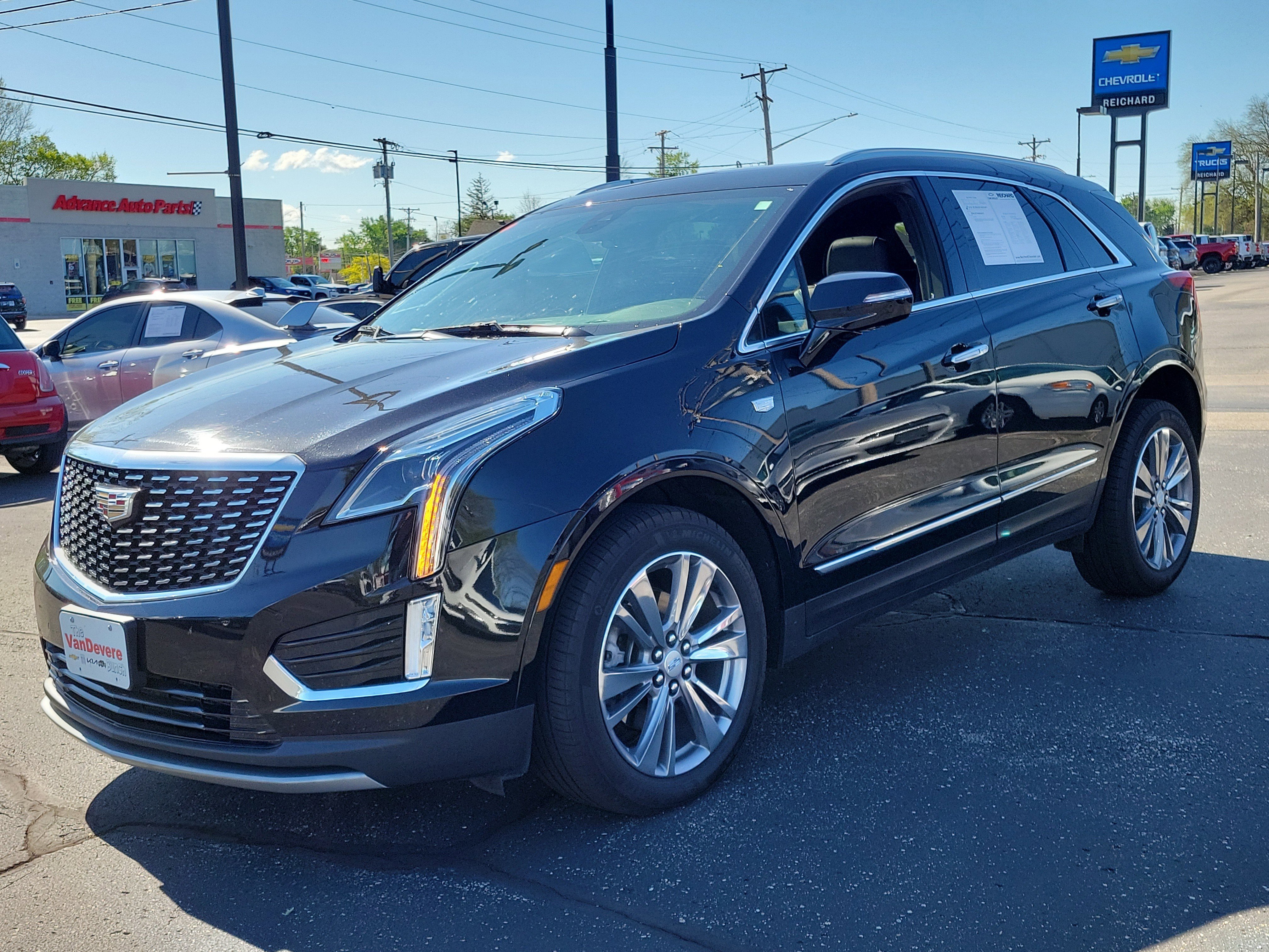 Used 2025 Cadillac XT5 Premium Luxury AWD/4WD image 2