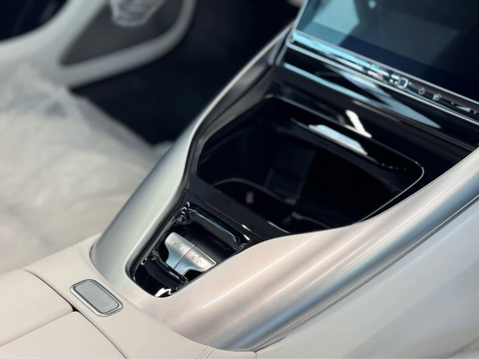 New 2026 Mercedes-Benz Maybach SL 680 image 13