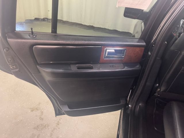 Used 2015 Lincoln Navigator 4WD image 26