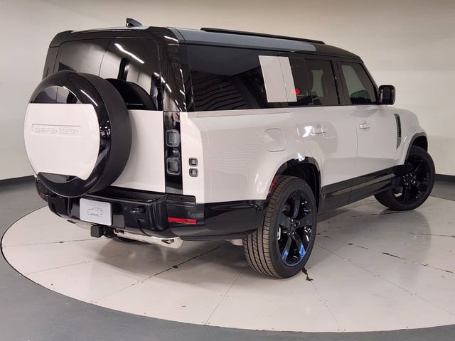 New 2026 Land Rover Defender 130 X-Dynamic SE image 2